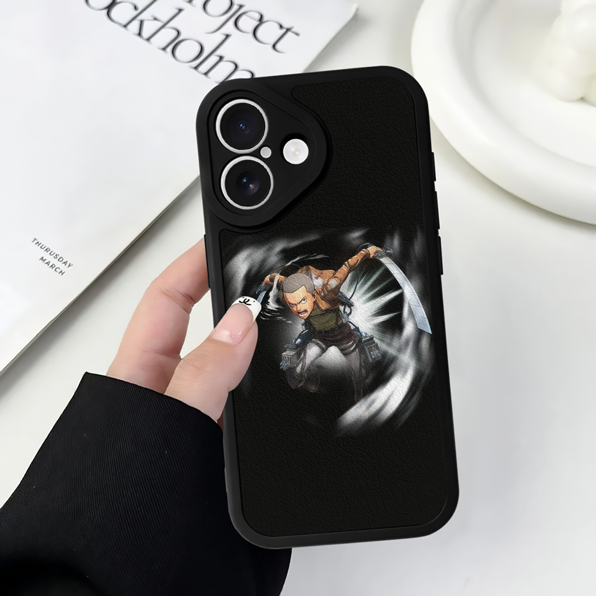 （画像用） 進撃の巨人 コニー·スプリンガー Attack on Titan Connie Springer 【iPhone 16シリーズ対応】シリコンスマホケース（レザー調） 材質：シリコン